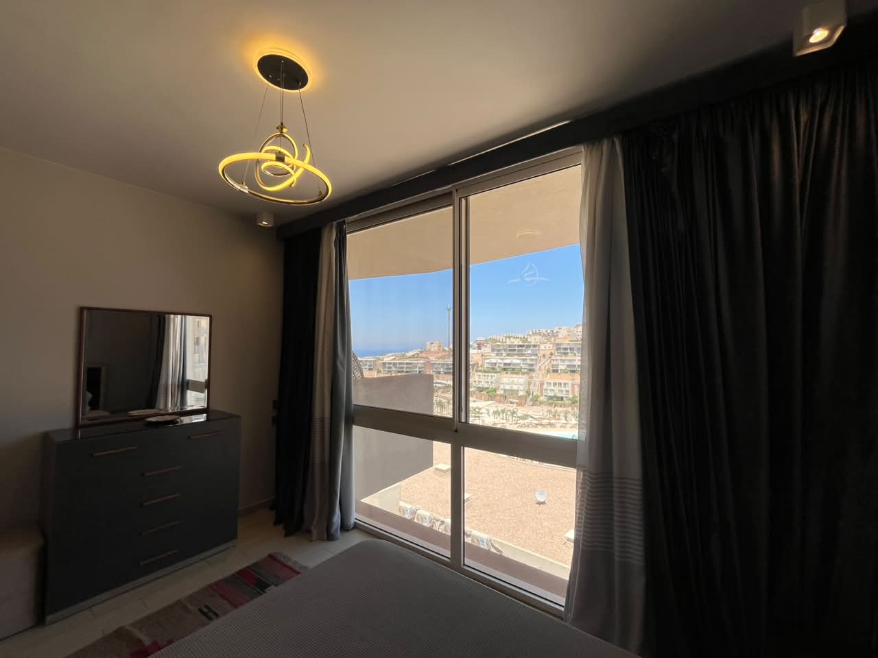 شاليه بغرفتَي نوم على البحيرة والبحر في العين السخنة, photo 5